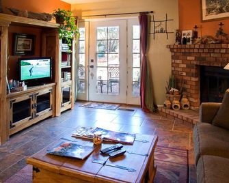 Cozy Cactus Inn - سيدونا - غرفة معيشة