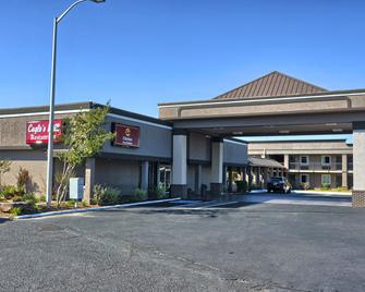 Clarion Inn and Suites Russellville I-40 - Russellville - Rakennus