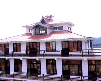 Lord Krishna Himalayan Hotel & Restaurant - Mukteshwar - Building