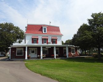 Shaw's Hotel & Cottages - Charlottetown - Building