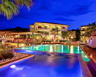 Flegra Palace - بيفكوشوري - مبنى