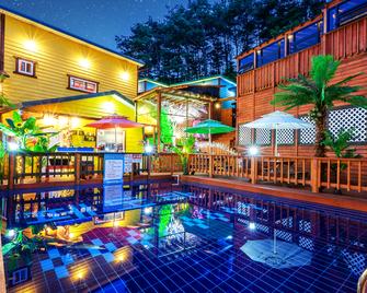 페도라 펜션 - 횡성 - 수영장