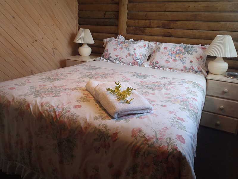 Lazy Acre Log Cabins 93 1 2 5 Lakes Entrance Hotel Deals