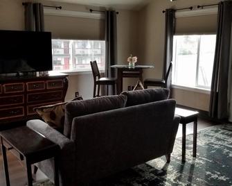 Western Royal Inn - Tillamook - Living room