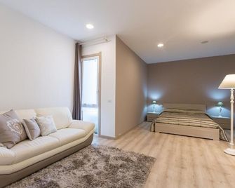 Foresteria Via Italia - Rooms & Suite - Rho - Obývací pokoj
