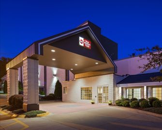 Best Western Plus Longbranch Hotel & Convention Center - Cedar Rapids - Edificio