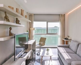 Hesperia Barcelona Fira Suites - L'Hospitalet de Llobregat - Soggiorno