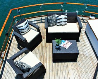 Dockside Boat & Bed Long Beach - Long Beach - Patio