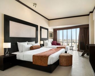 Ramada by Wyndham Karachi Creek - Karachi - Bedroom