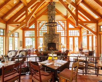 Cathedral Mountain Lodge - Field - Restaurante