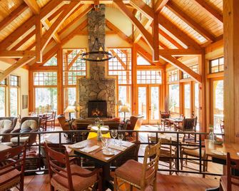 Cathedral Mountain Lodge - Field - Restaurant