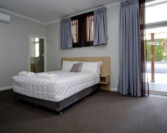 Lakes and Ocean Hotel Forster - Forster - Bedroom
