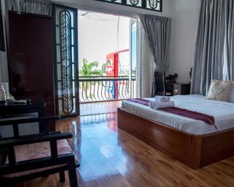 New Season Riverside Hotel - Phnom Penh - Schlafzimmer
