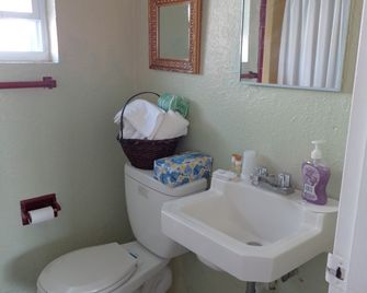 Fountain Motel - Wildwood - Bathroom