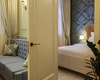 Boutique Hotel Dom Sivre-New - Samara - Schlafzimmer