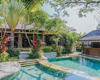 Villa Victoria Bali - North Kuta - Zwembad