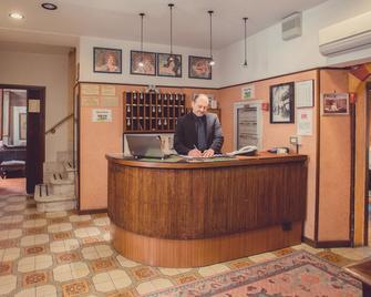 Hotel Centrale - Viterbo - Front desk
