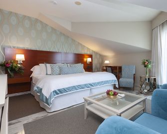 Hotel Carlos I Silgar - Sanxenxo - Спальня