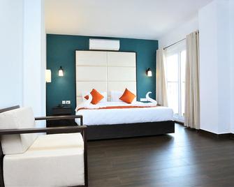 Hotel Crown Suites - Kochi - Bedroom
