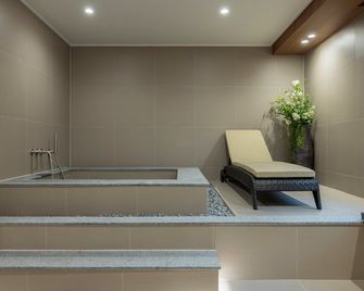 From H Dongbaek Hotel by kwon Cheonan Seongjeong - Cheonan - Spa