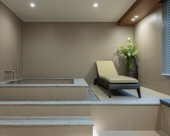 From H Dongbaek Hotel by kwon Cheonan Seongjeong - Cheonan - Spa