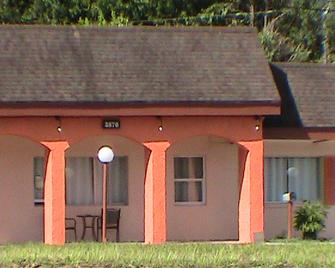 At Home Express Tangerine Inn - DeLand - Edificio