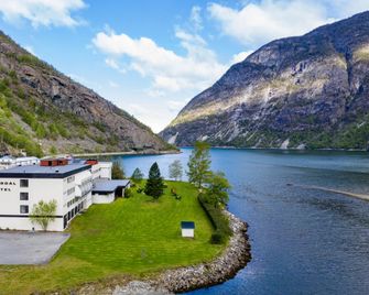 Lærdal Hotel - Laerdal - Outdoors view