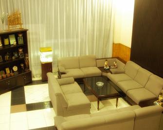 Hotel Bumi Makmur Indah - Lembang - Lounge