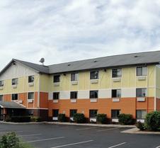 Days Inn & Suites by Wyndham Traverse City