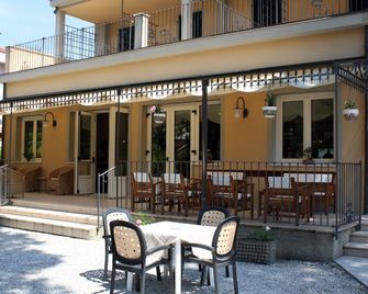 Hotel Apuana - Marina Di Pietrasanta - Patio