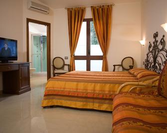 Hotel Hieracon - Carloforte - Bedroom
