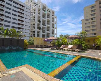 Woraburi Sukhumvit Hotel and Resort - Bangkok - Uima-allas