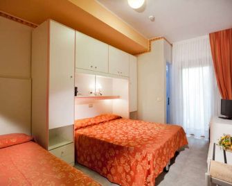 Hotel Kennedy - Bibione - חדר שינה