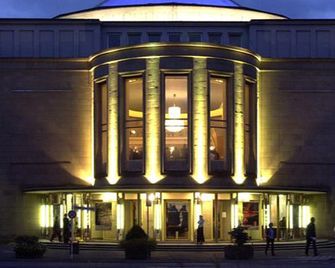 Hotel Imperial - וופרטאל - בניין