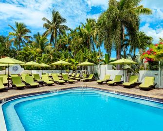 ساوثرن موست بيتش ريزورت آند جيست هاوسز - كي وست - حوض السباحة