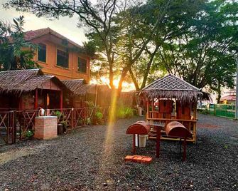 Pd London Bus Retro Village - Port Dickson - Building