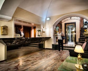 Hotel dell'Angelo - Locarno - Front desk