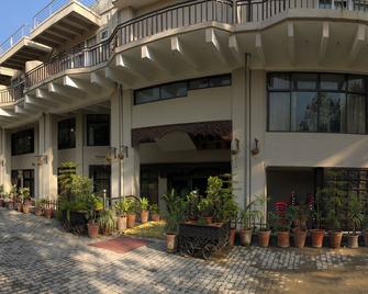 Neelum View Hotel - Muzaffarabad - Building