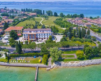 Mirabello - Sirmione - Näkymät ulkona
