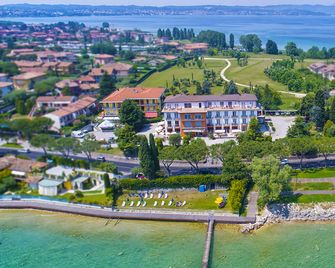 Hotel Mirabello - Sirmione - Vista del exterior