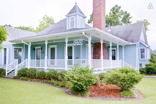A Chateau On The Bayou Bed & Breakfast - Raceland - Building