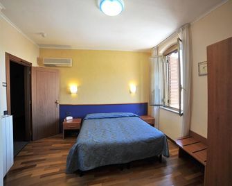 Hotel Nazionale - בולסנה - חדר שינה