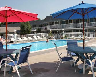 Cape Harbor Motor Inn - Cape May - Piscina