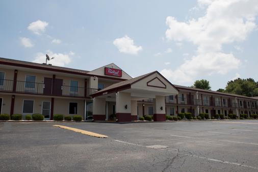 Red Roof Inn & Suites Jackson, TN - Jackson - Building