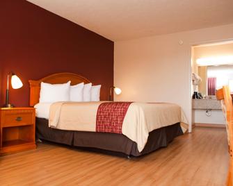 Red Roof Inn & Suites Jackson, TN - Джексон - Спальня