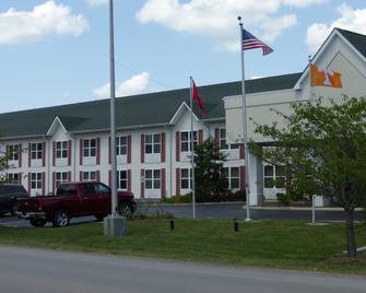 Red Roof Inn & Suites Manchester, TN - Manchester - Κτίριο