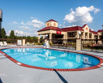 Red Roof Inn & Suites Clinton, TN - Clinton - Piscina