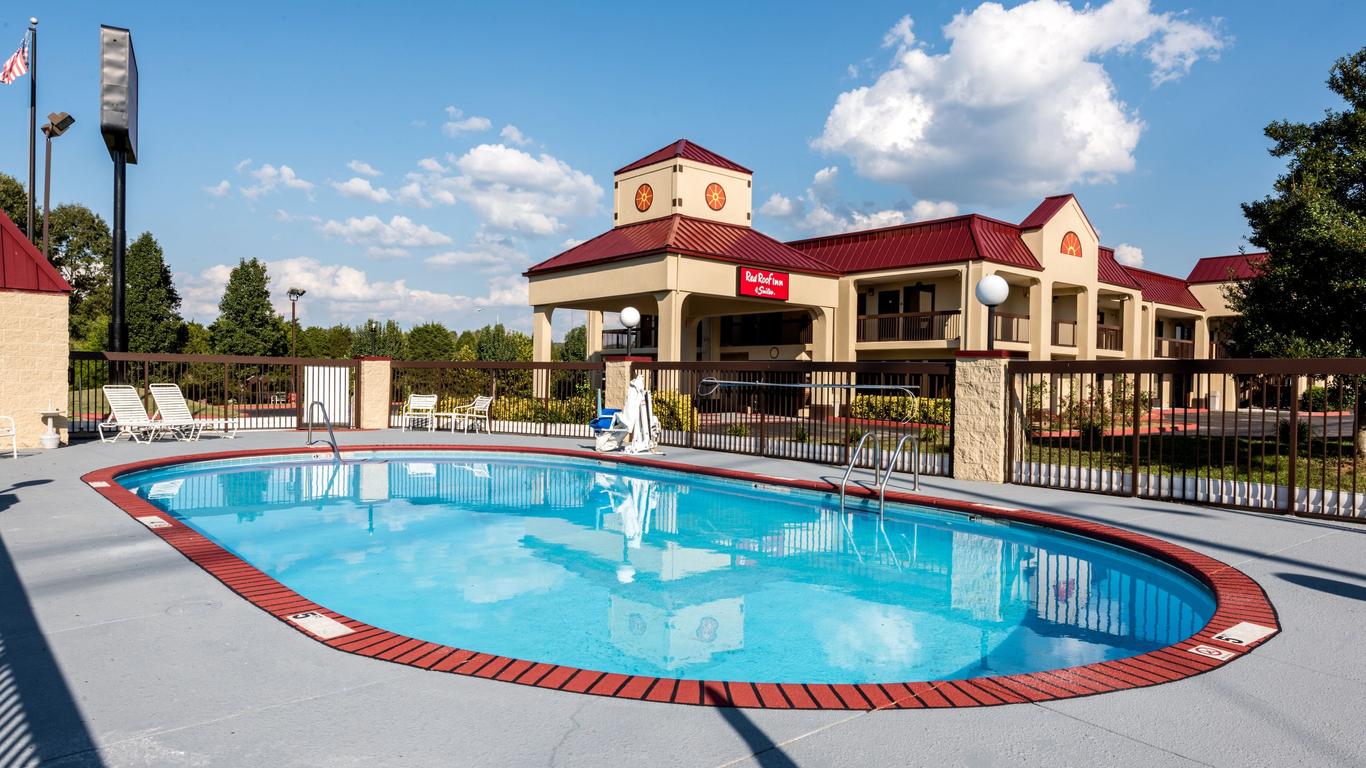 Red Roof Inn & Suites Clinton, TN