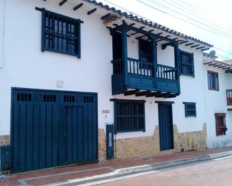 La Maison Hostel & Apartmentos - Villa de Leyva - Hotel entrance