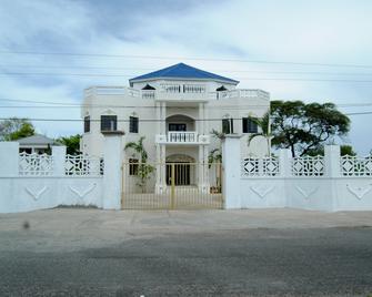 Little Savoy Guest House - Runaway Bay - Gebäude